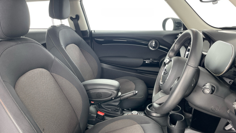 MINI Hatchback 1.5 Cooper Classic 3dr Auto Petrol Hatchback